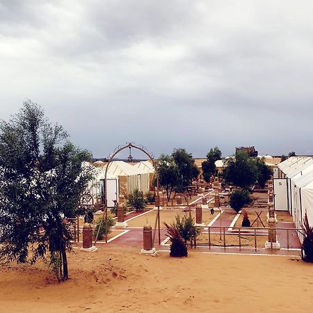 ホテル Tafouyte Luxury Camp メルズーガ エクステリア 写真